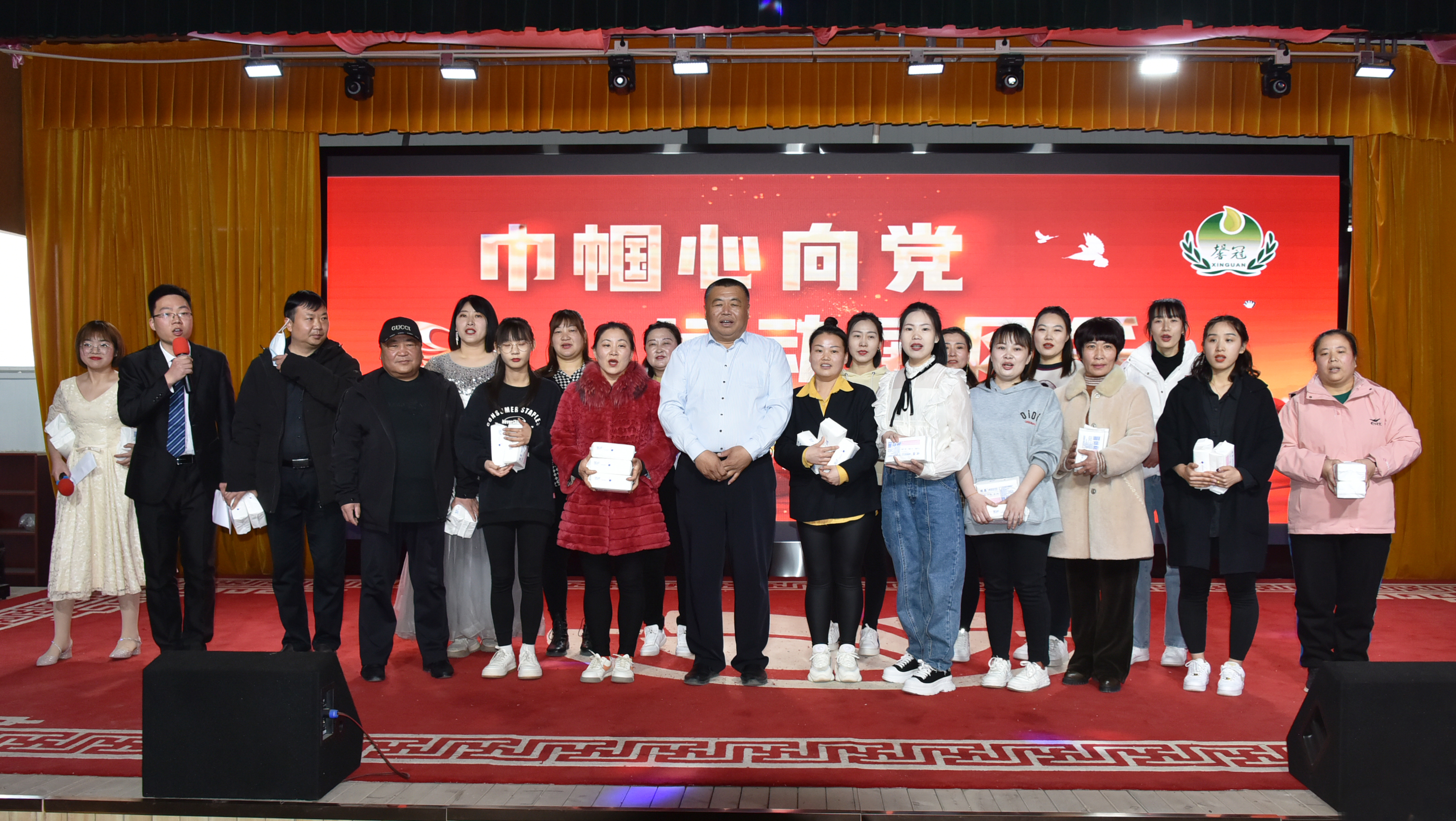 巾幗心向黨，運(yùn)動(dòng)展風(fēng)采